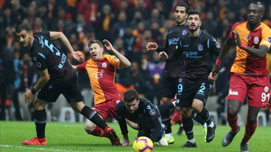 Galatasaray - Trabzonspor derbisi için nefesler tutuldu: Zirve yarışında kritik 90 dakika! GS’nin 11’i belli oldu 6